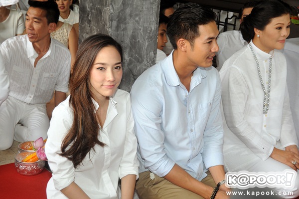 พิธีไหว้ครูและครอบครู บริษัท พอดีคำ ประจำปี 2558