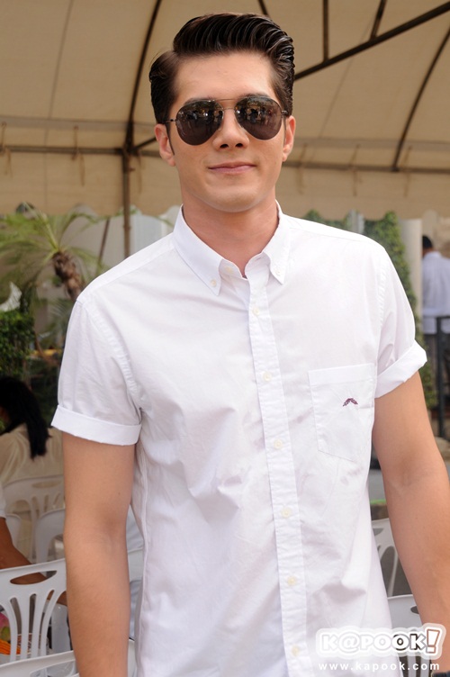 พิธีไหว้ครูและครอบครู บริษัท พอดีคำ ประจำปี 2558