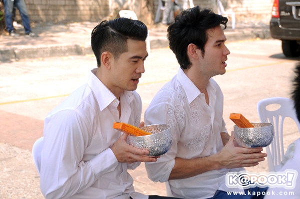 พิธีไหว้ครูและครอบครู บริษัท พอดีคำ ประจำปี 2558