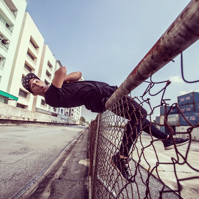 อนัน อันวา เปลือยทั้งตัว โชว์ Free Running