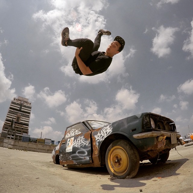 อนัน อันวา เปลือยทั้งตัว โชว์ Free Running