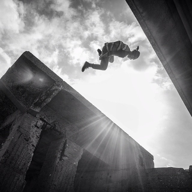 อนัน อันวา เปลือยทั้งตัว โชว์ Free Running