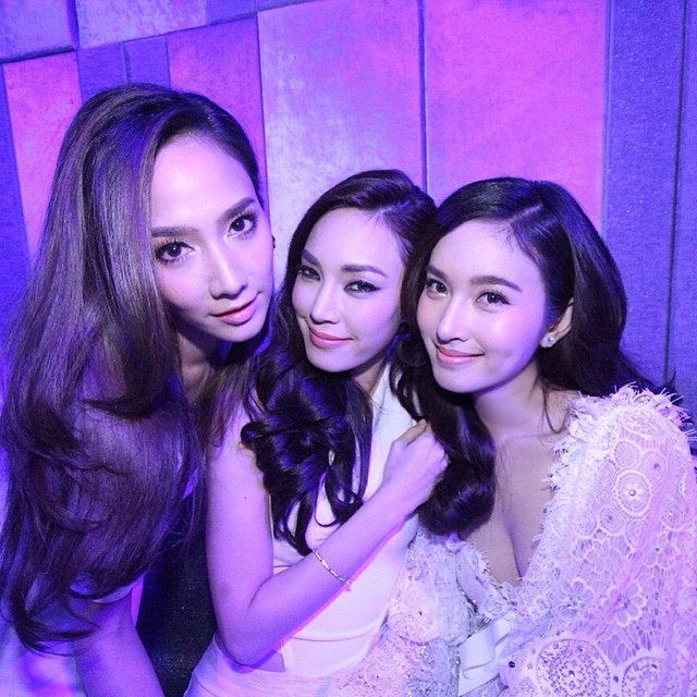 อั้ม แอมป์ พร้อมแก๊งเพื่อน เปิดตัว The Face Shop