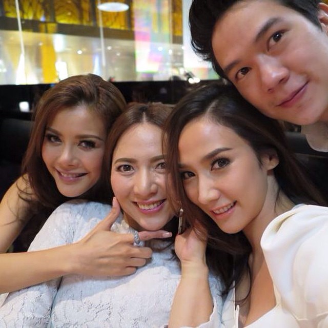 อั้ม แอมป์ พร้อมแก๊งเพื่อน เปิดตัว The Face Shop