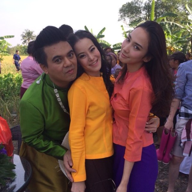 อั้ม แอมป์ ควงคู่ไปเปิดงานลงแขกเกี่ยวข้าวของ เอ ศุภชัย