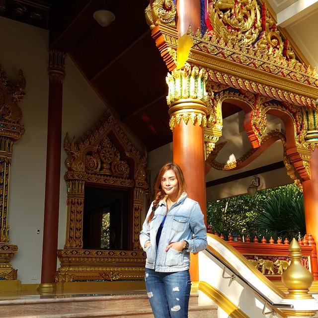 อุ้ม ลักขณา