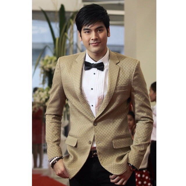 บอม ธนิน