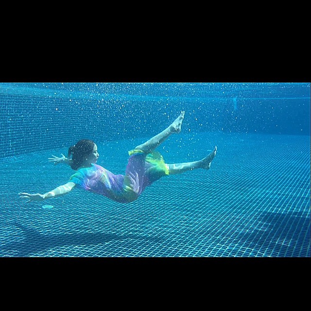 พลอย เฌอมาลย์ ชุดว่ายน้ำ