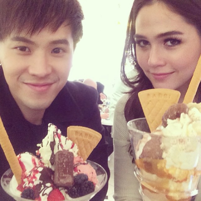 ชมพู่ อารยา ชมแฟชั่นของ Burberry