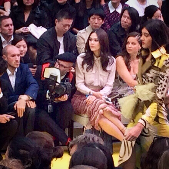 ชมพู่ อารยา ชมแฟชั่นของ Burberry