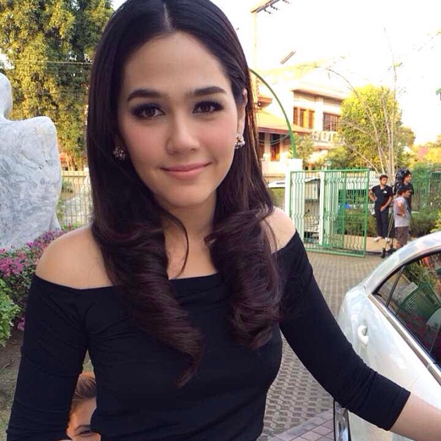 ชมพู่ อารยา