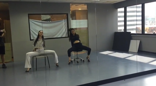 ใหม่ ดาวิกา ใบเฟิร์น พิมพ์ชนก โชว์สเต็ปแดนซ์สุดเซ็กซี่