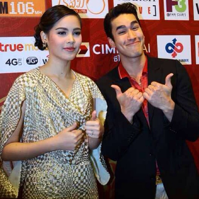 ณเดชน์ ญาญ่า ส่งมอบ ปฏิทินจีน
