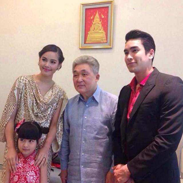 ณเดชน์ ญาญ่า ส่งมอบ ปฏิทินจีน