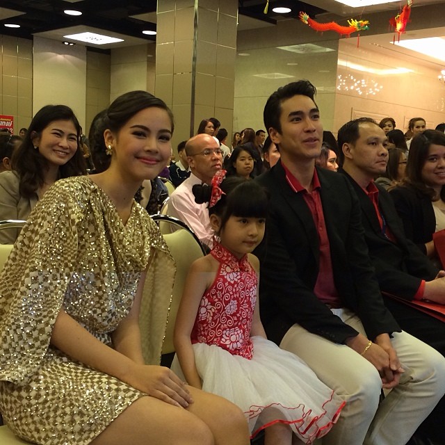 ณเดชน์ ญาญ่า ส่งมอบ ปฏิทินจีน