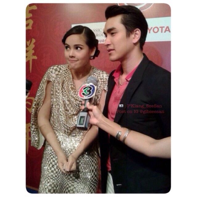 ณเดชน์ ญาญ่า ส่งมอบ ปฏิทินจีน