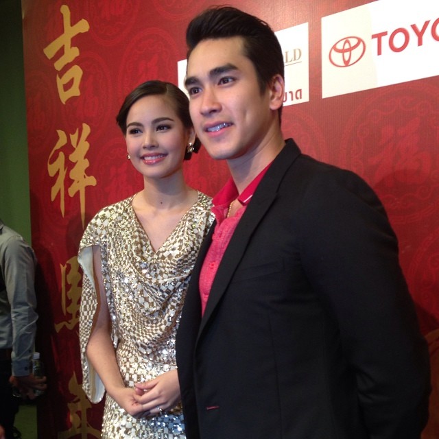 ณเดชน์ ญาญ่า ส่งมอบ ปฏิทินจีน