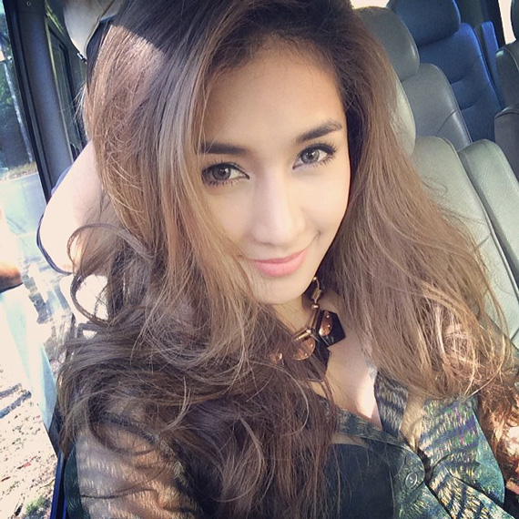 เนย โชติกา