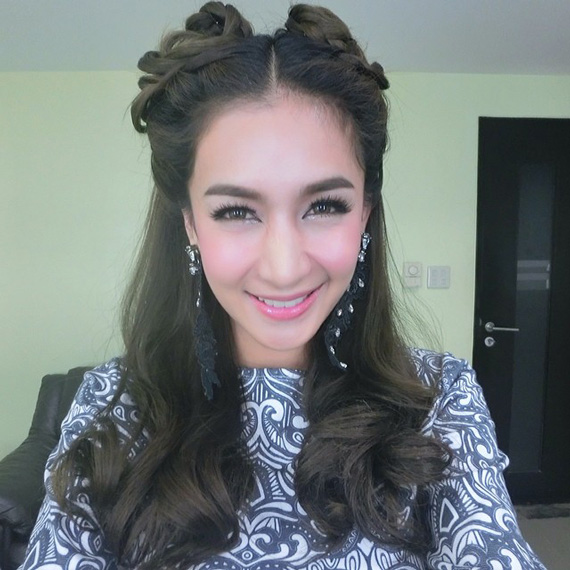 เนย โชติกา