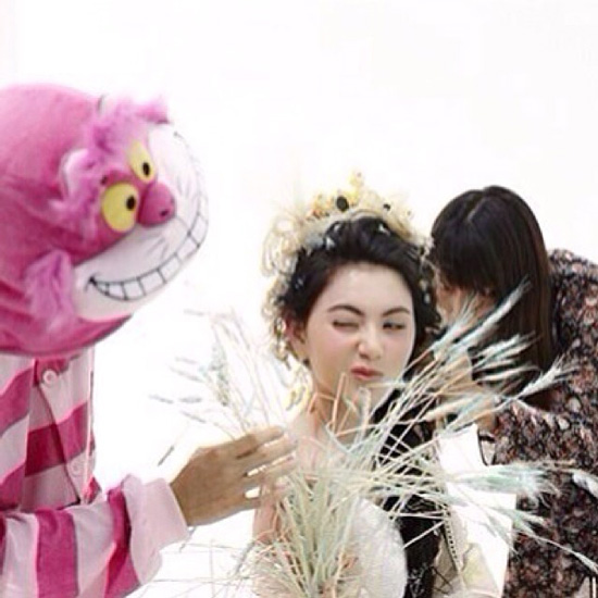10 ดาราสาวน่ากอดแห่งปี 2013 ขึ้นปกนิตยสาร สุดสัปดาห์