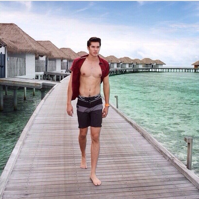 มิกค์ ทองระย้า ปกนิตยสาร VOLUME