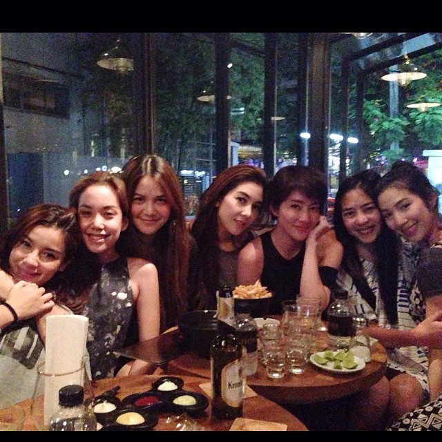 นักแสดงเอ็กแซ็กท์ - ไฮโซหมูตั้ง