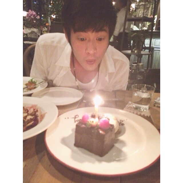 นักแสดงเอ็กแซ็กท์ - ไฮโซหมูตั้ง