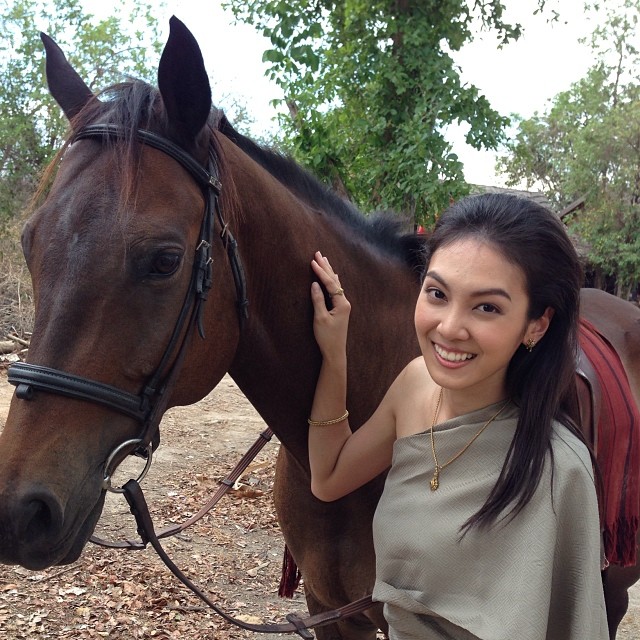 ใยไหม มรกต หทัยวสีวงศ์ ประวัติ