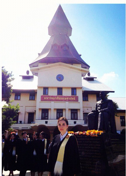 แมท ภีรนีย์ รับปริญญา