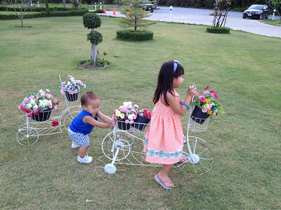 น้องแพรว น้องภูมิ ลูก ตุ๊ก ชนกวนันท์ 