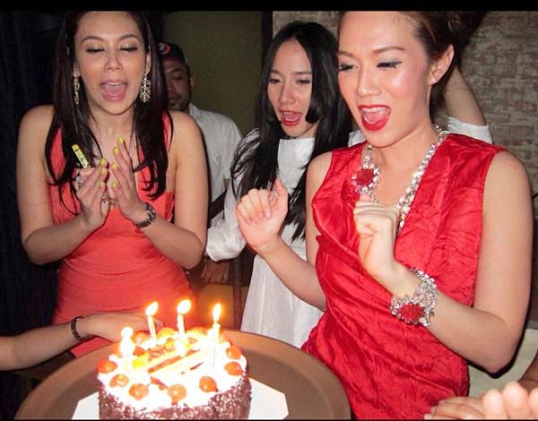 เมย์ เฟื่องอารมย์ งานวันเกิด เมย์ เฟื่องอารมย์