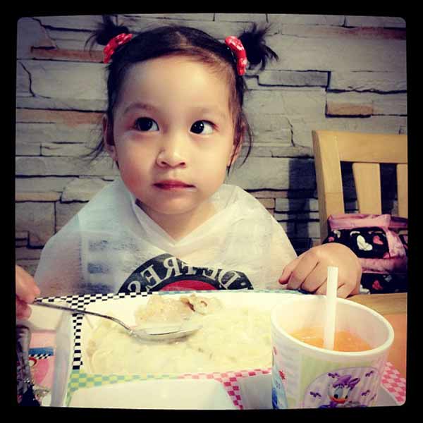 น้องเอวี่ ลูกสาว เอ อัญชลี