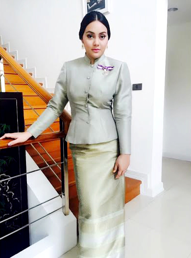 ตั๊ก บงกช ออกงานพระราชพิธี  เจ้าสัวบุญชัย 