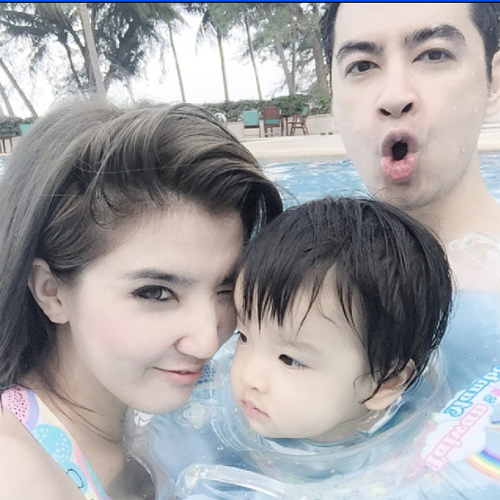 ออย ธนา เธอ รวรีย์ ชุดว่ายน้ำ