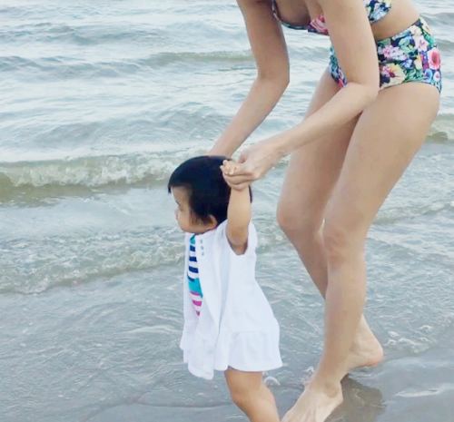 ออย ธนา เธอ รวรีย์ ชุดว่ายน้ำ