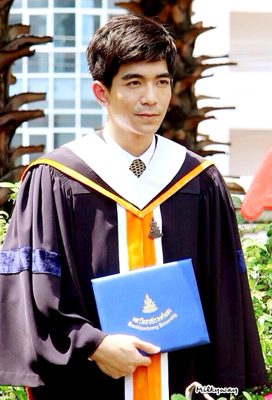 ต้อล วันธงชัย รับปริญญา