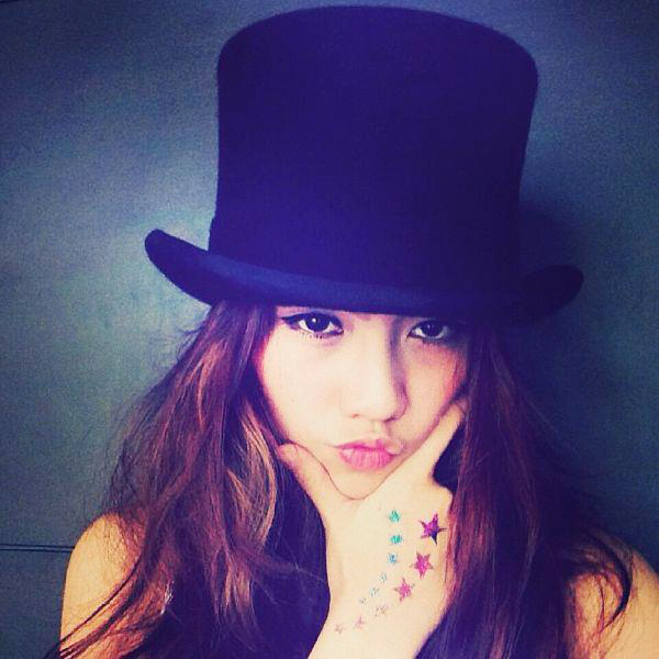 เมทัล สุขขาว