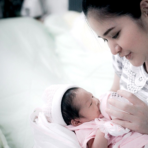 ปอย ปวีณา คลอดลูกสาว