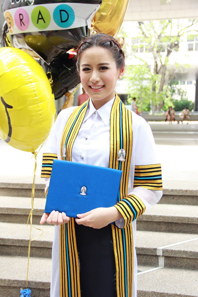 ฟาง FFK รับปริญญา
