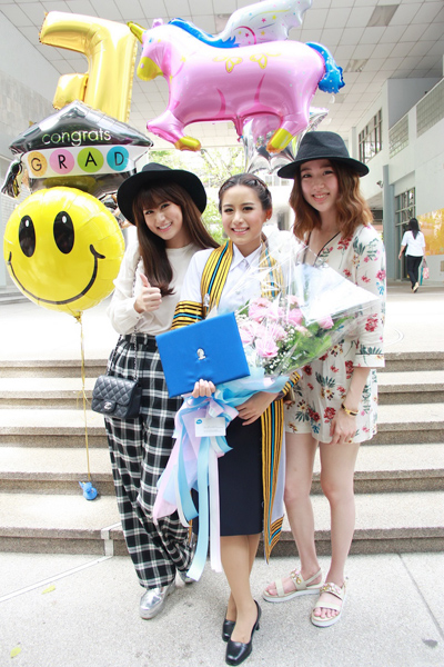 ฟาง FFK รับปริญญา