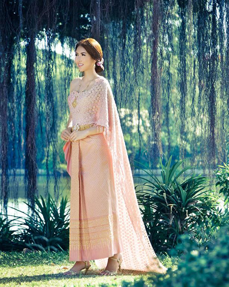 ชุดแต่งงานแบบไทย