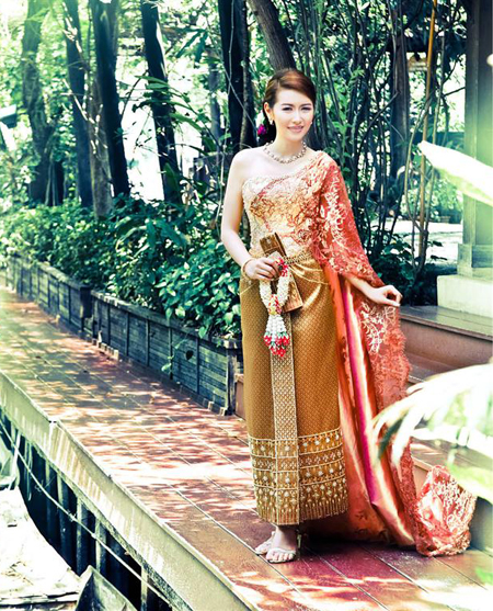 ชุดแต่งงานแบบไทย