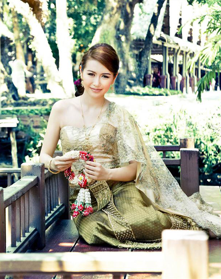 ชุดแต่งงานแบบไทย