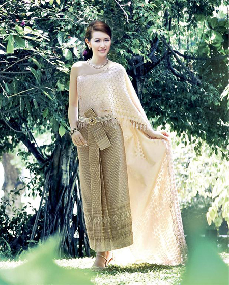 ชุดแต่งงานแบบไทย