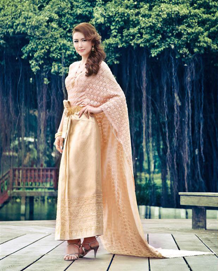 ชุดแต่งงานแบบไทย