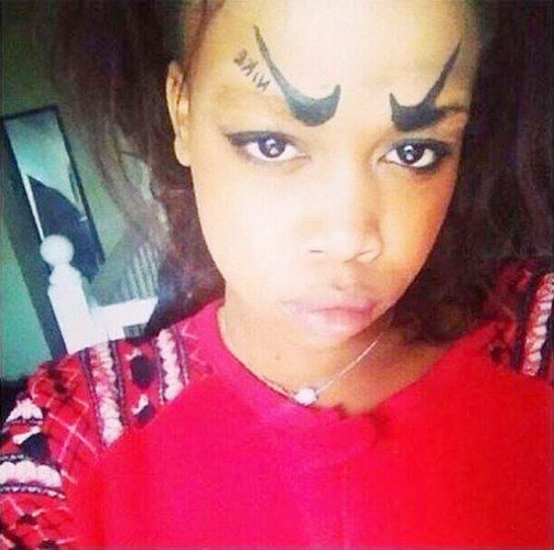 เขียนคิ้วแปลก