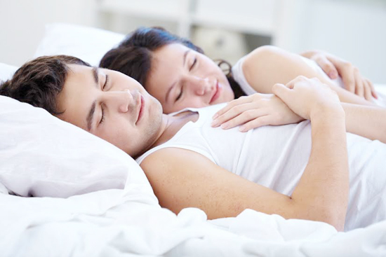 ท่านอนบอกนิสัยคู่รัก