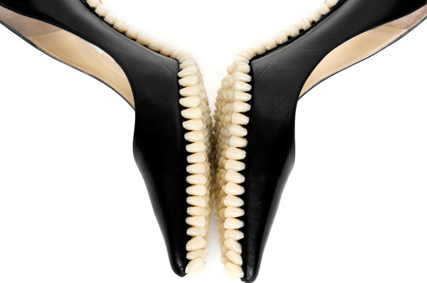 รองเท้าพื้นฟันมนุษย์,