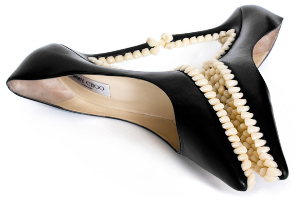 รองเท้าพื้นฟันมนุษย์,