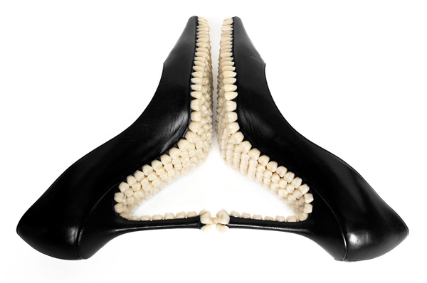 รองเท้าพื้นฟันมนุษย์,